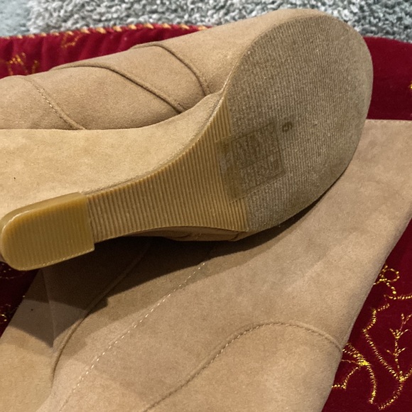 Sacred Heart Boots size 6 - Picture 10 of 10